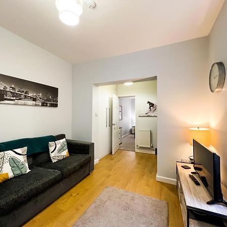 Suitely - Berkeley Apartments เชลเทนแฮม ภายนอก รูปภาพ
