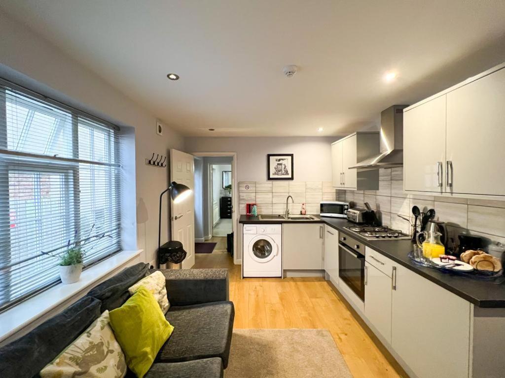 Suitely - Berkeley Apartments เชลเทนแฮม ภายนอก รูปภาพ