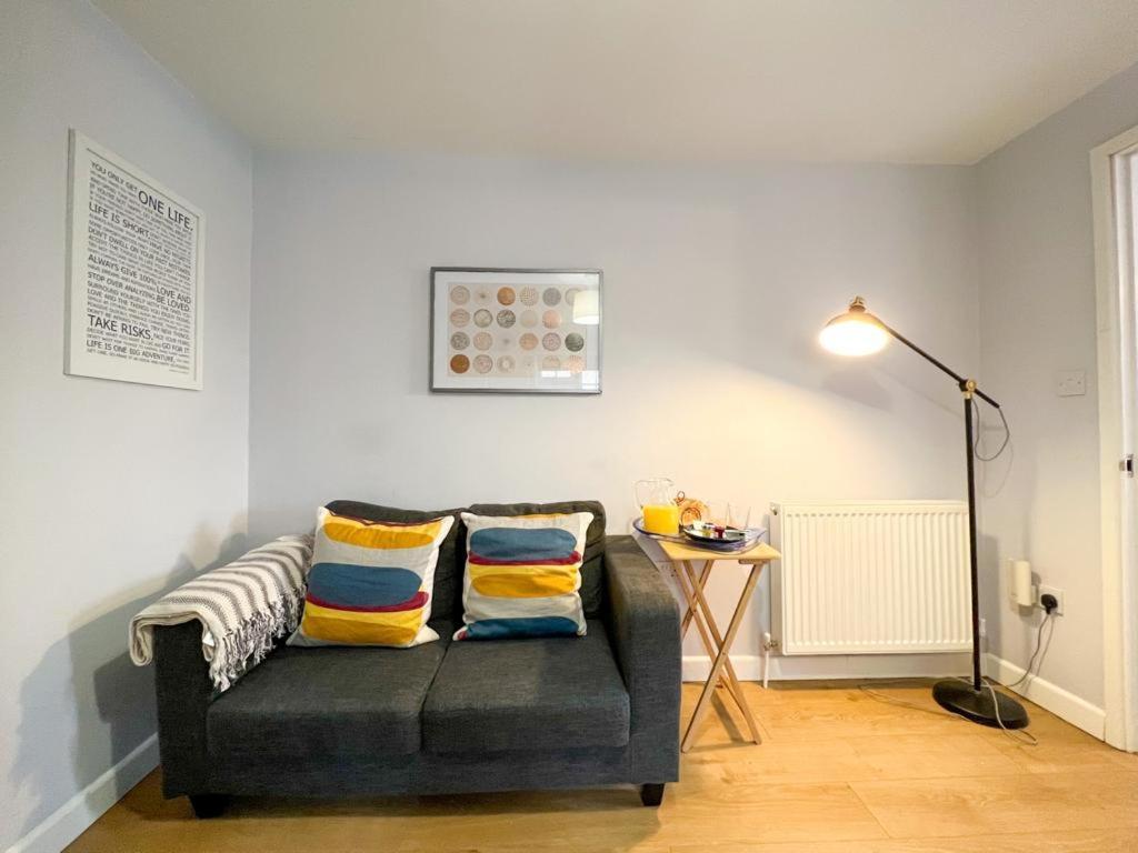 Suitely - Berkeley Apartments เชลเทนแฮม ภายนอก รูปภาพ