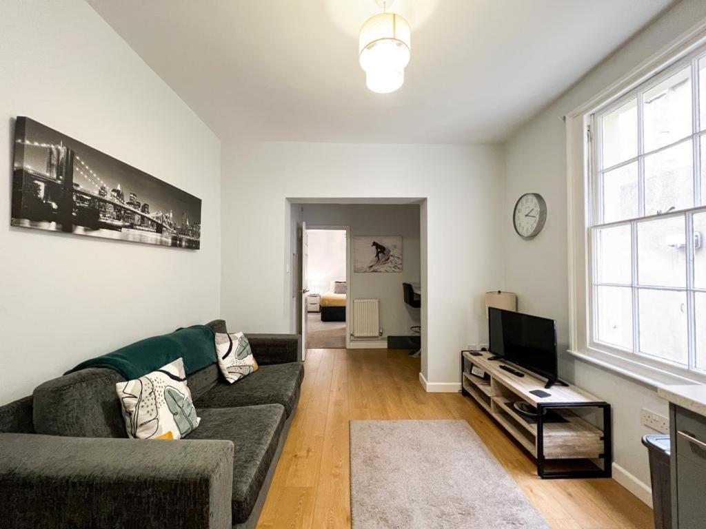 Suitely - Berkeley Apartments เชลเทนแฮม ภายนอก รูปภาพ