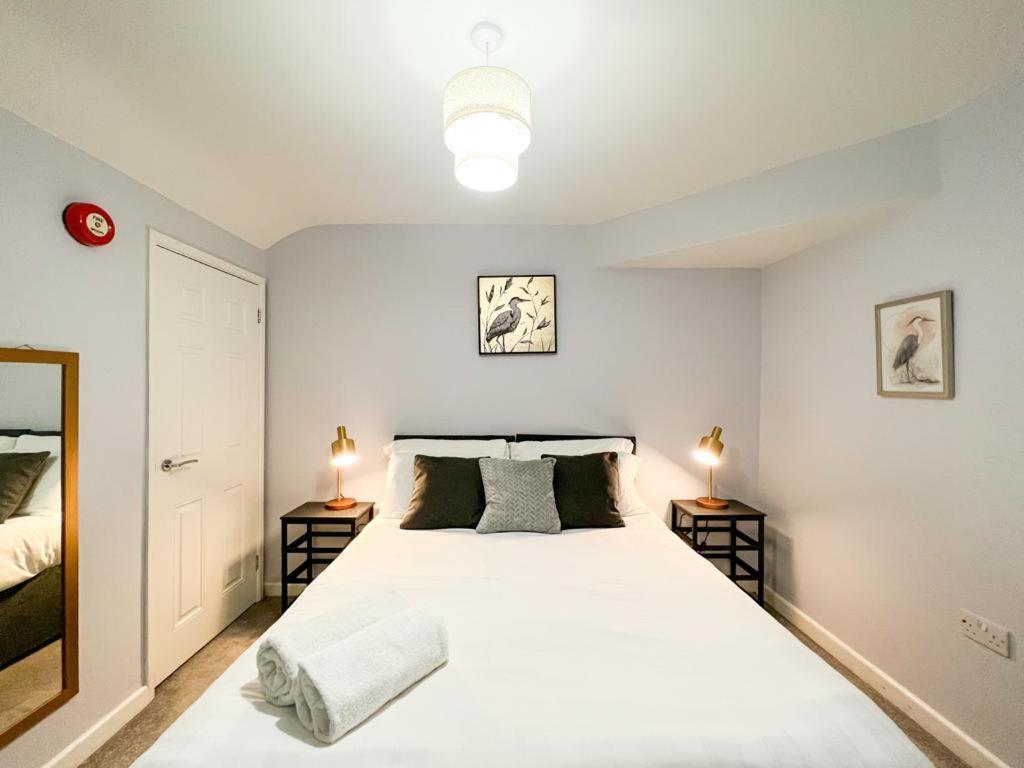 Suitely - Berkeley Apartments เชลเทนแฮม ภายนอก รูปภาพ