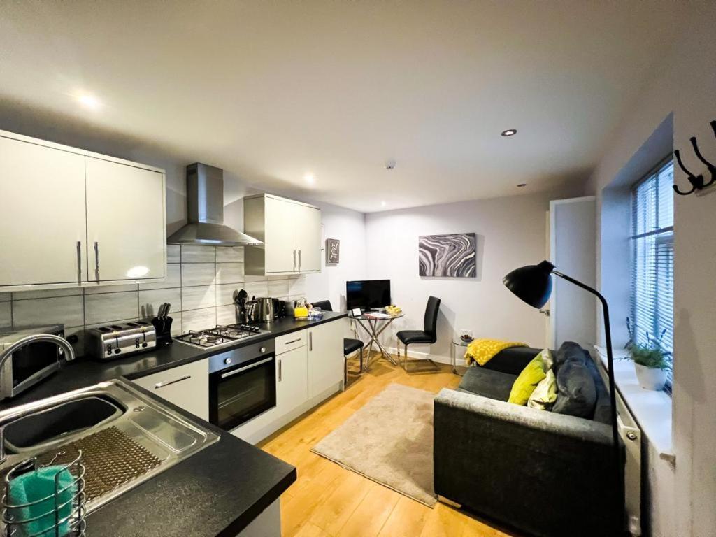 Suitely - Berkeley Apartments เชลเทนแฮม ภายนอก รูปภาพ